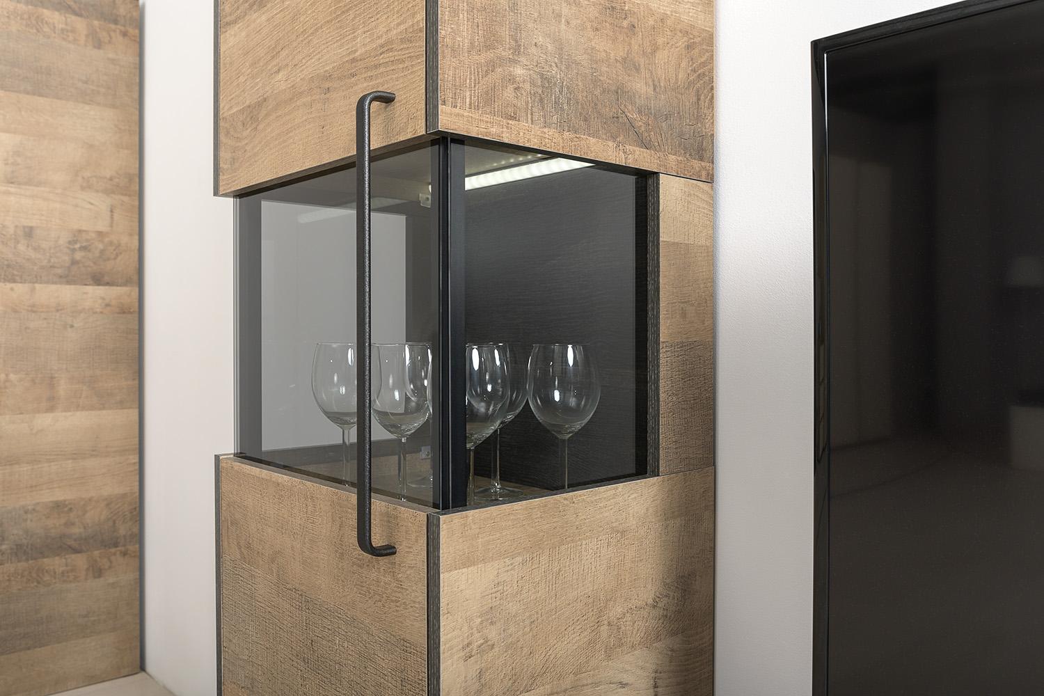 Шкаф-пенал с витриной 13.205 Трувор Дуб Гранж Песочный, Интра