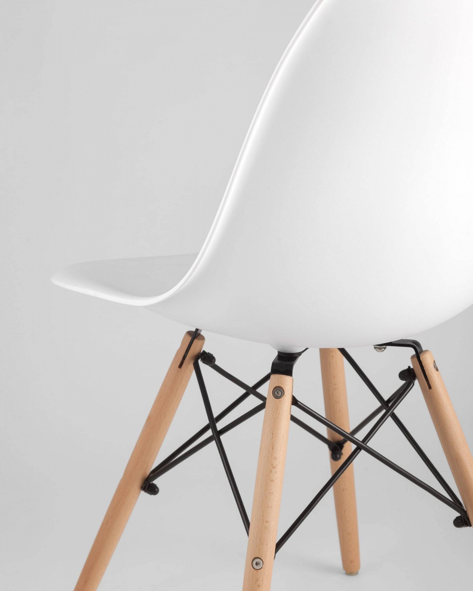 Набор из 4 стульев Eames