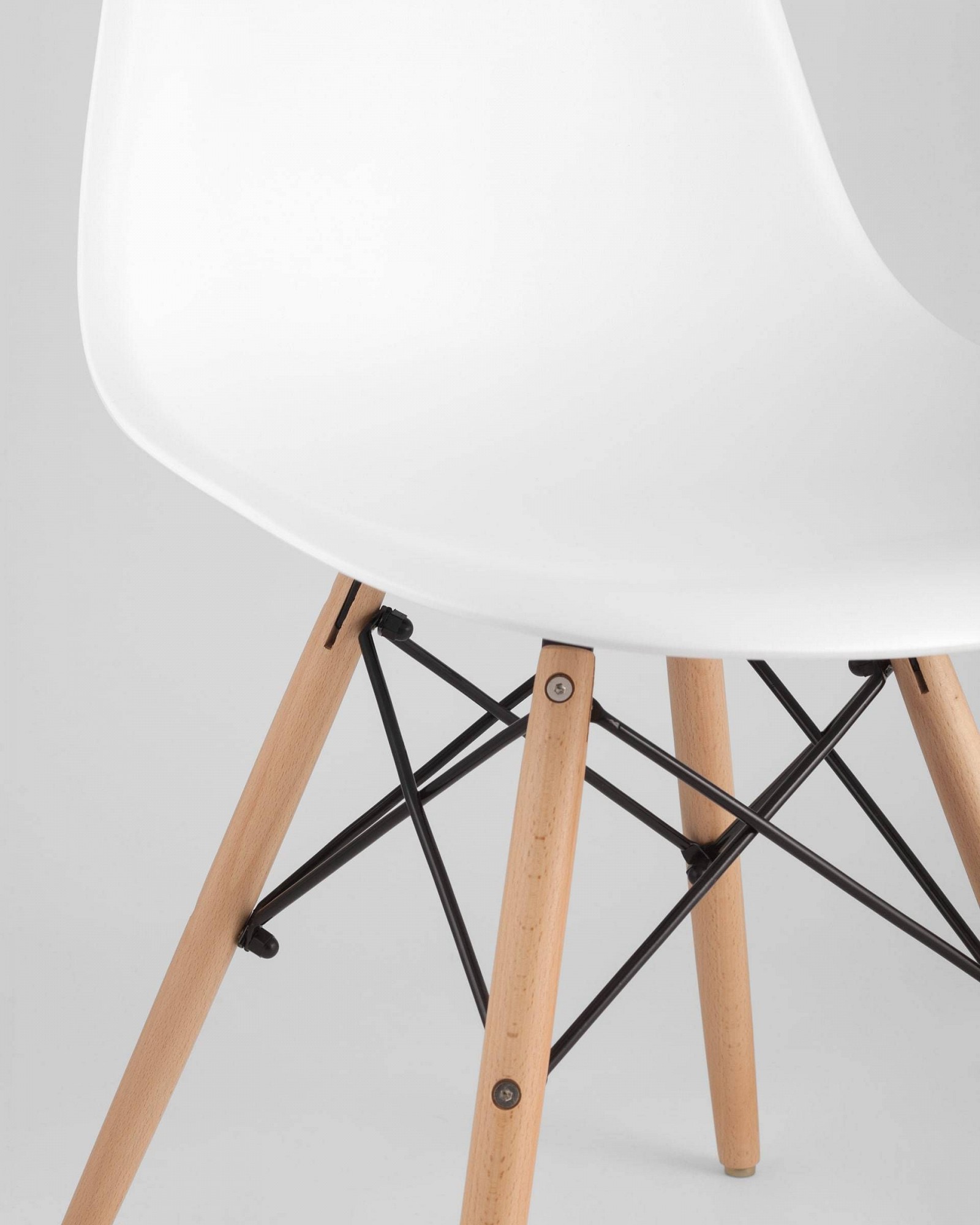 Набор из 4 стульев Eames