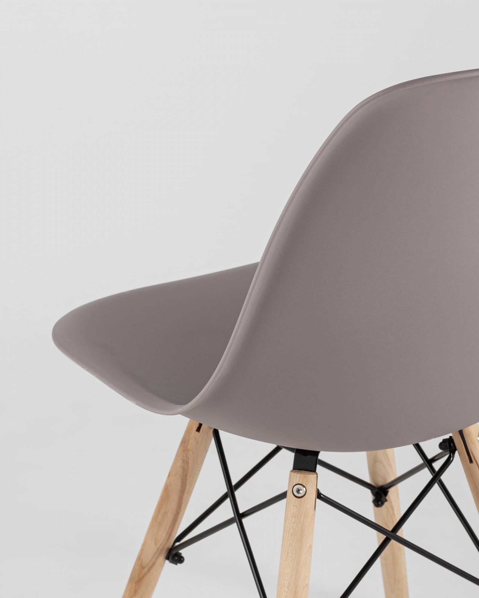 Набор из 4 стульев Eames
