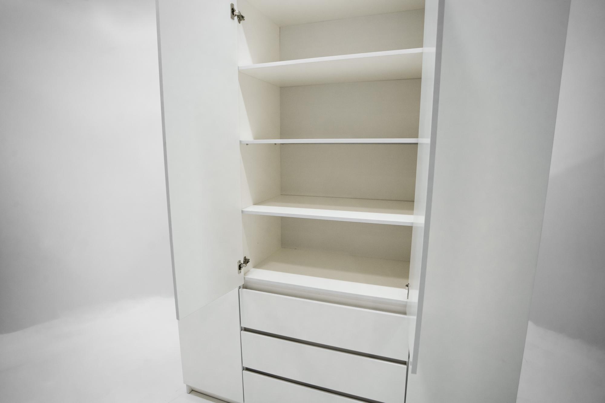 МС Охта Лайт Шкаф 1600.3 Белый гладкий